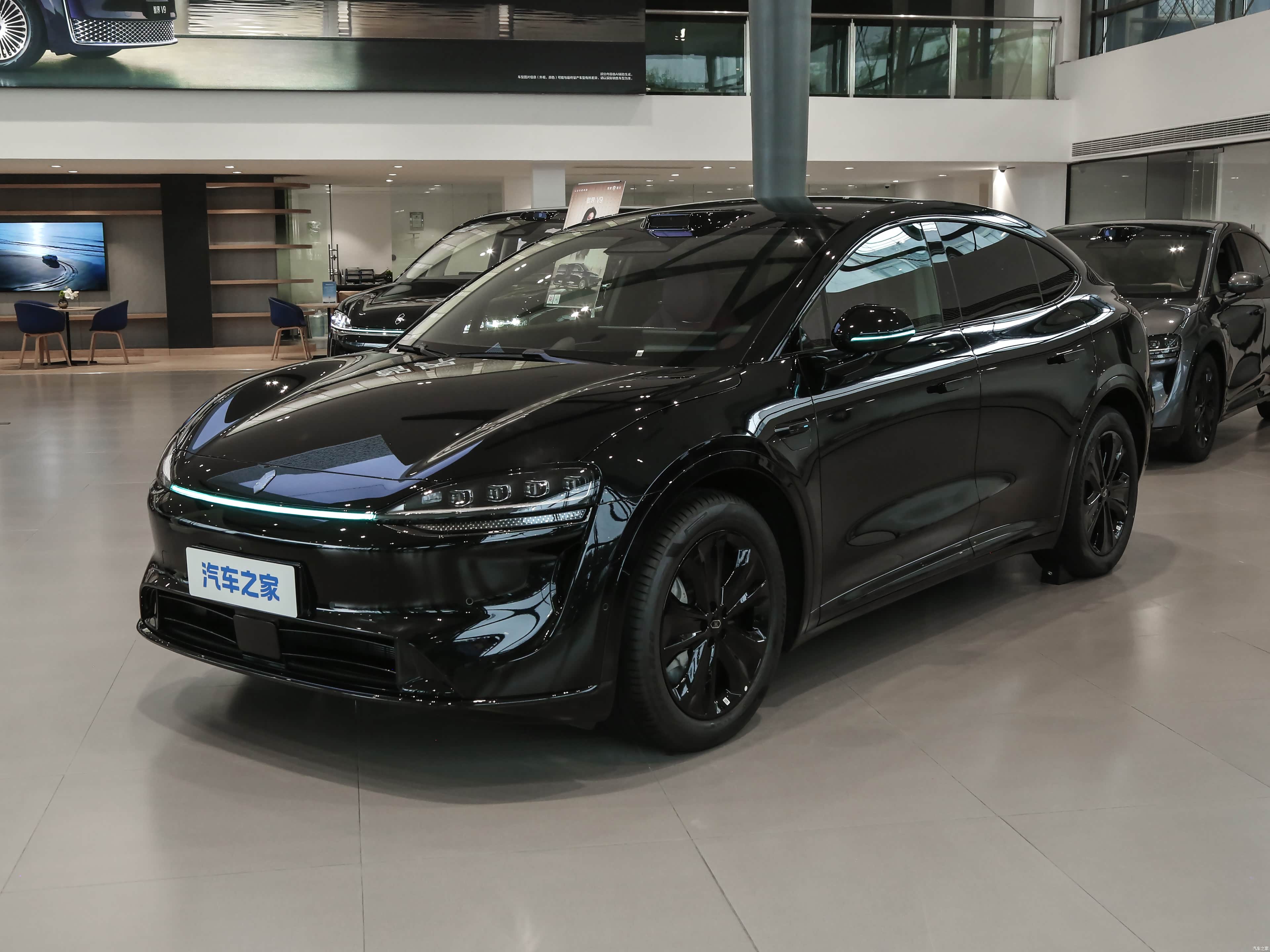 LUXEED R7