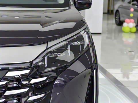 2026 DM-i 1.5T 218KM Խ