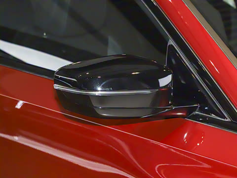 2025�� 225i M�˶���ҹ��װ