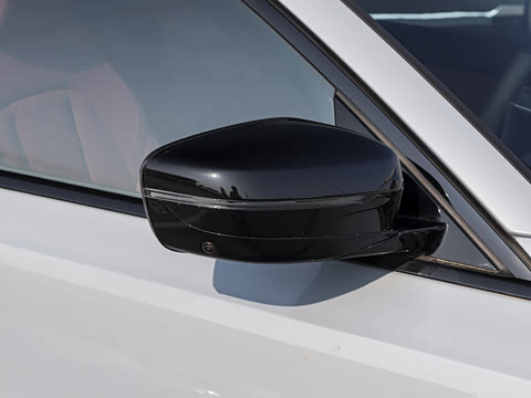 2026�� 330i M�˶���ҹ��װ