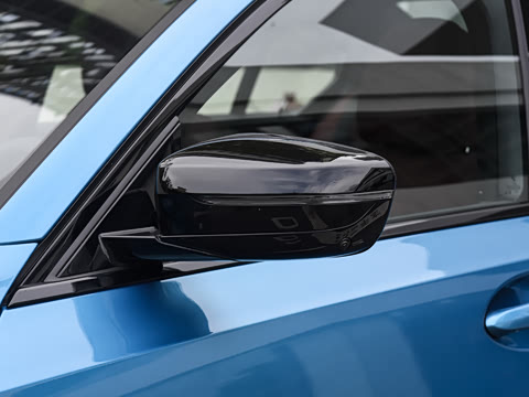 2026�� 330Li ������ M�˶���ҹ��װ