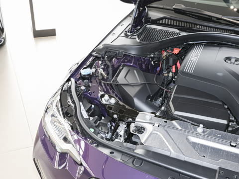 2026�� 225i M�˶���ҹ��װ