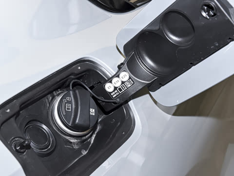 2026�� 225i M�˶���ҹ��װ