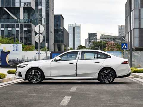 2026�� 530Li ������ M�˶���װ
