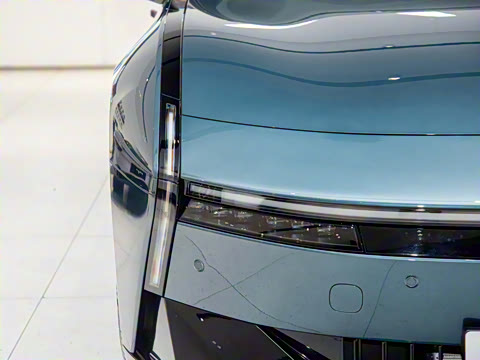 2025�� 702 ������ Ultra