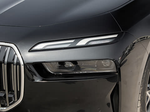 2026�� �Ŀ� 735Li ������װ