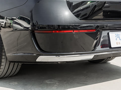 2026�� �Ŀ� 735Li ������װ