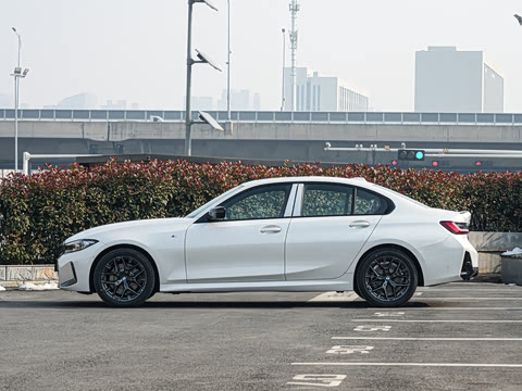 2026�� 330i M�˶���ҹ��װ