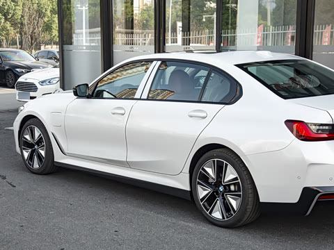 2026�� eDrive 40 L ��ҹ�˶���װ