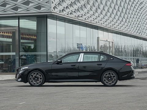 2026�� �Ŀ� 530Li ������ M�˶���װ