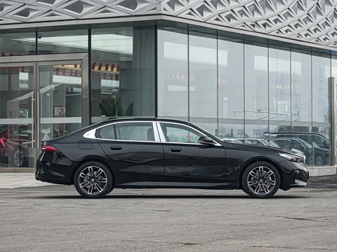 2026�� �Ŀ� 525Li M�˶���װ