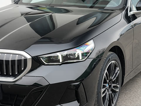 2026�� �Ŀ� 525Li M�˶���װ