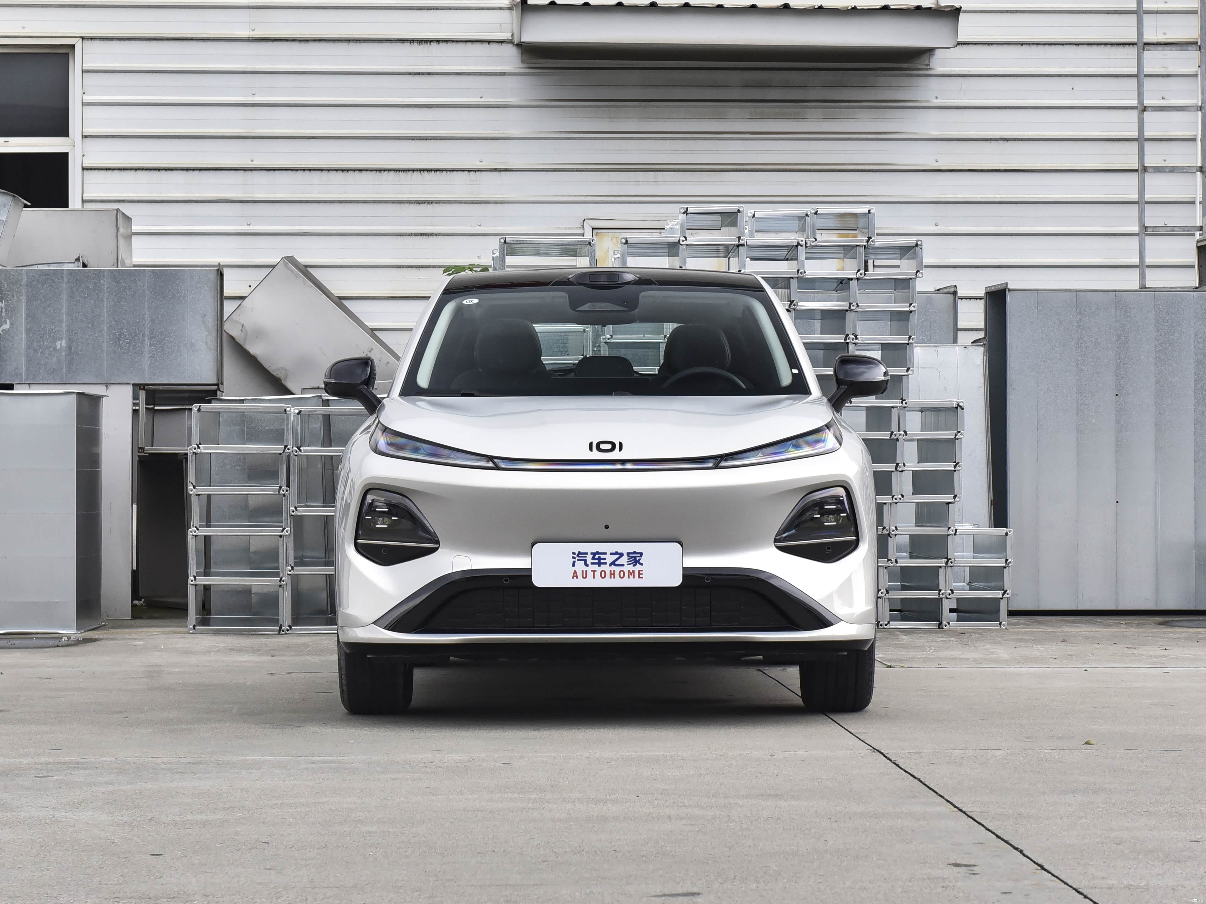 Changan Qiyuan Q05 — анфас, белый