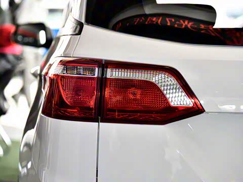 2018�� 1.5L �ֶ���׼�� ��V