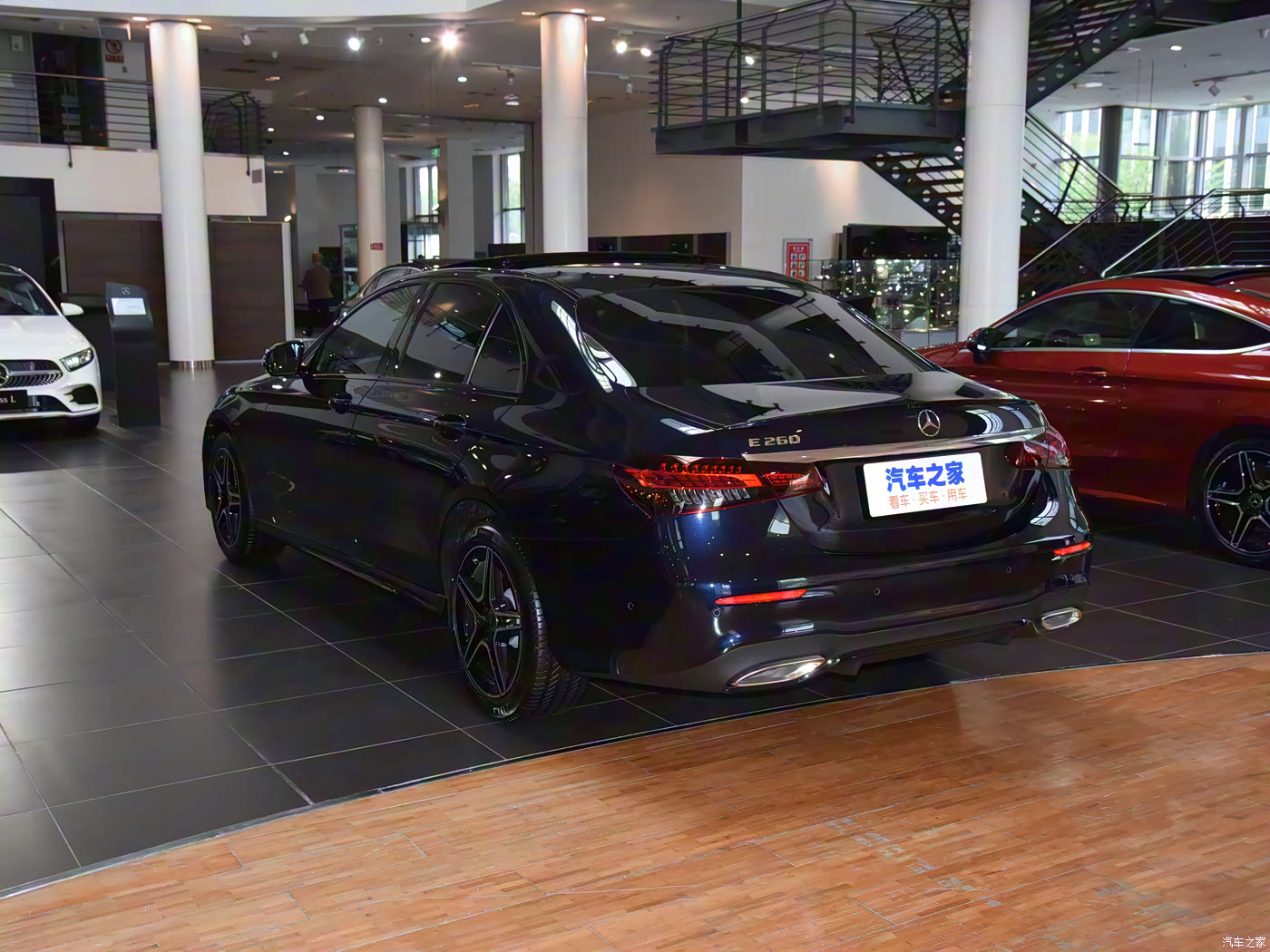 汽车之家>汽车图片>奔驰>奔驰e级(进口)>2021款改款e260时尚型运动版>