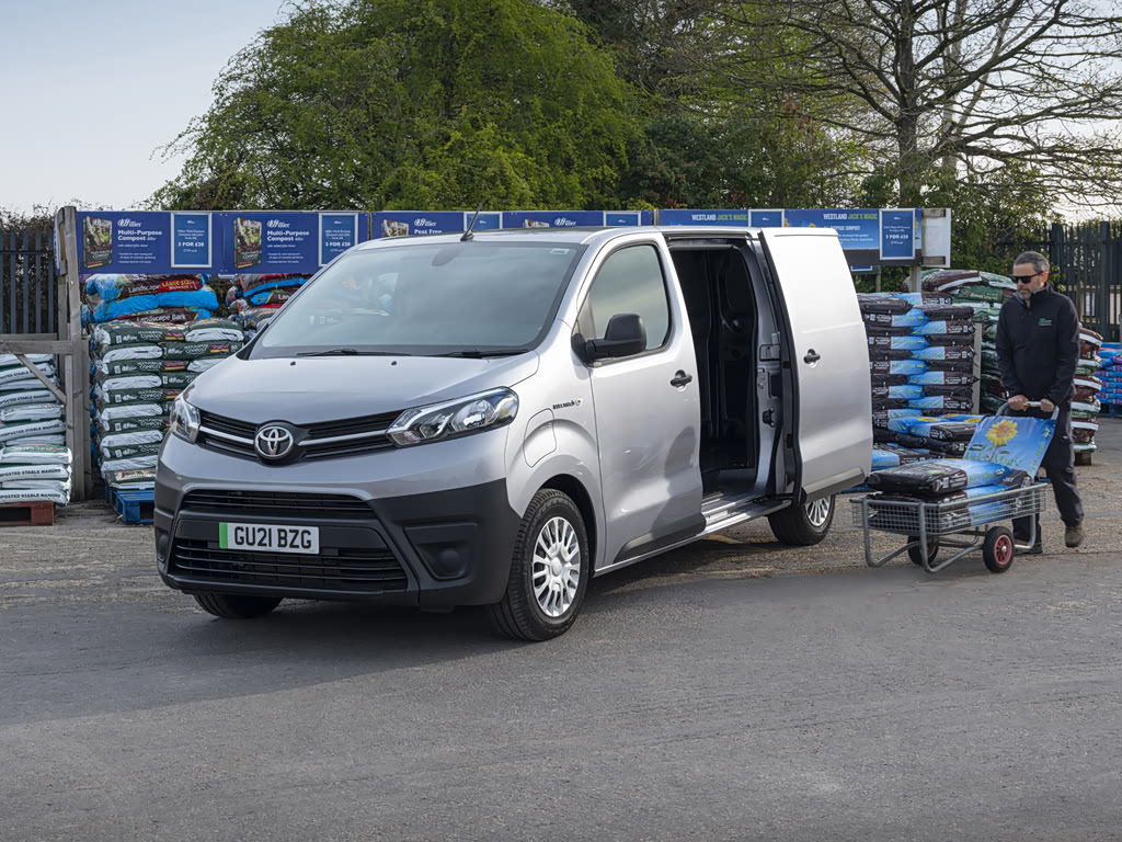 Toyota ProAce II Рестайлинг, Минивэн Verso L1: фото поколения