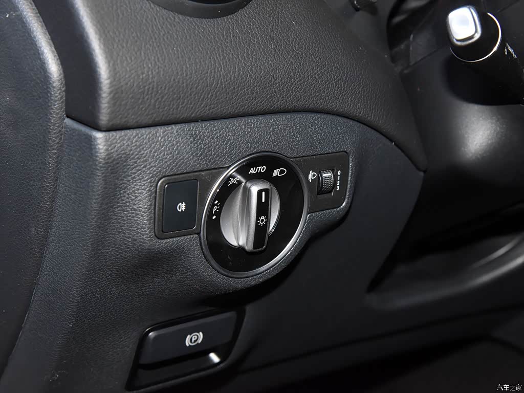 奔驰(进口) 奔驰cla级 2017款 cla 200 动感型