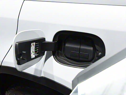 2022�� 110 P400e