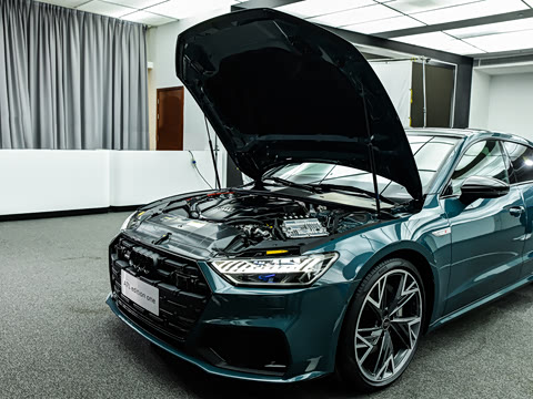 2022�� 55 TFSI quattro S-line edition one���а�