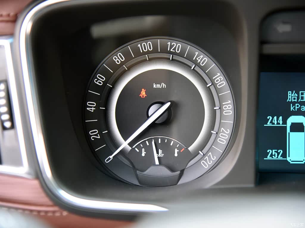 别克gl82017款 es 28t 尊享型 国v