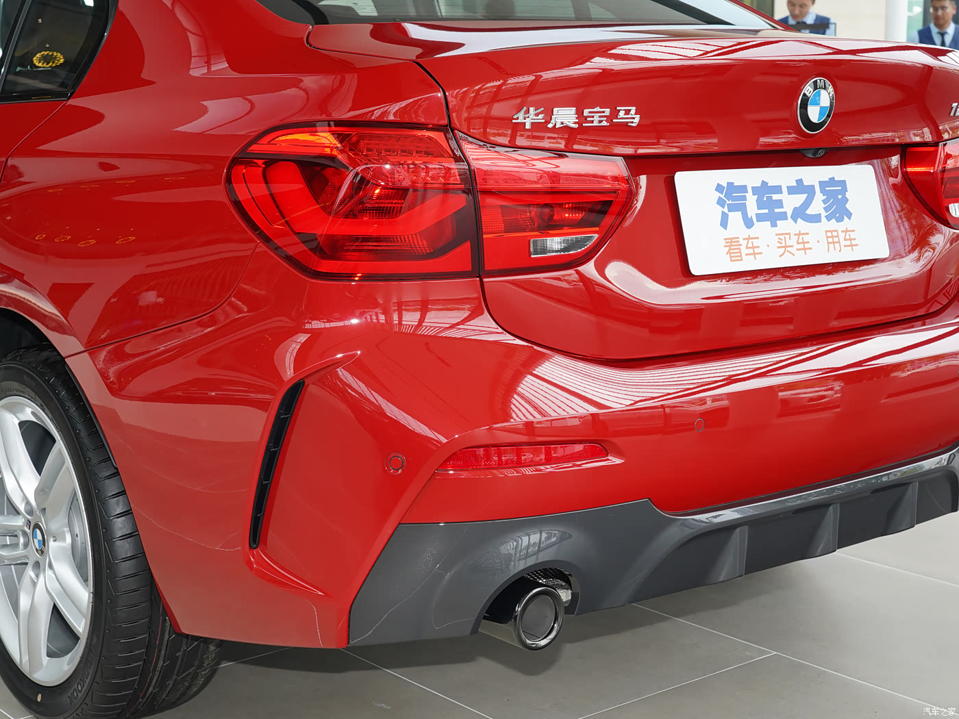 汽车之家>汽车图片>宝马>宝马1系>2021款改款120im运动曜夜版>1400