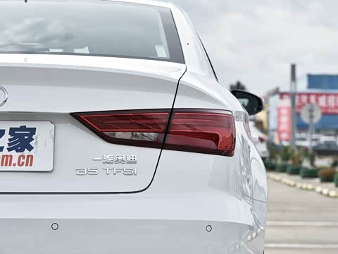 2018�� 30�������� Limousine 35 TFSI ��ȡ��