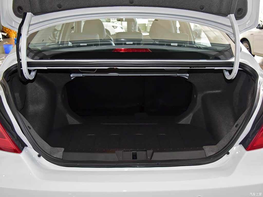 吉利汽车 帝豪ev 2017款 三厢 ev300 精英型