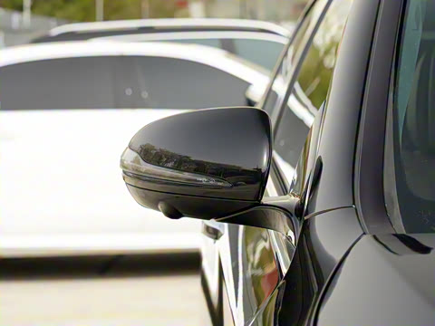 2021�� �Ŀ� E 300 L �˶������