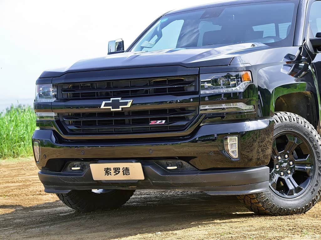 汽车图片 雪佛兰 索罗德 2017款 6.2l ltz  z71 midnight幻影版