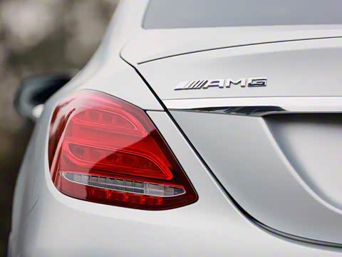 2017�� AMG C 63 S