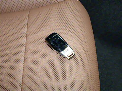 2021�� �Ŀ� E 300 L �˶������