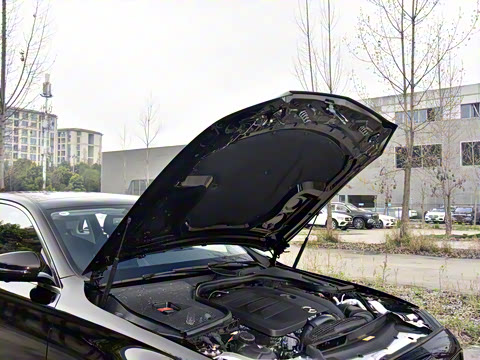 2021�� �Ŀ� E 300 L �˶�ʱ����