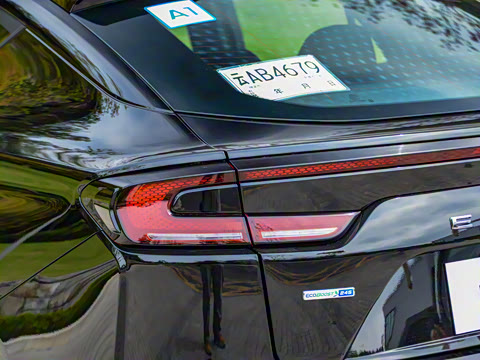 2022�� EcoBoost 245 ST-Line