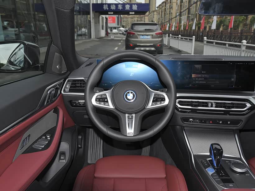 促宝马i4目前欢迎试乘试驾让利促销中