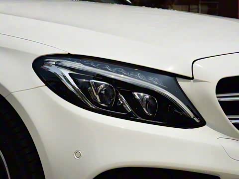 2017�� �Ŀ� C 200 4MATIC ���нγ�