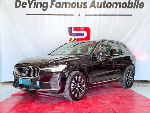 Volvo XC60 2025 B 5 4 WD