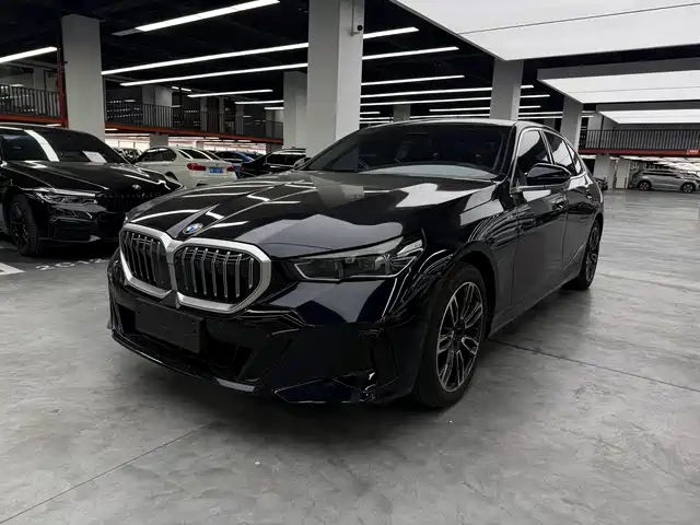 BMW 5-Series 2026 530 Li Leading M