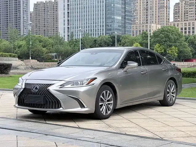 Lexus ES 2018 300h V