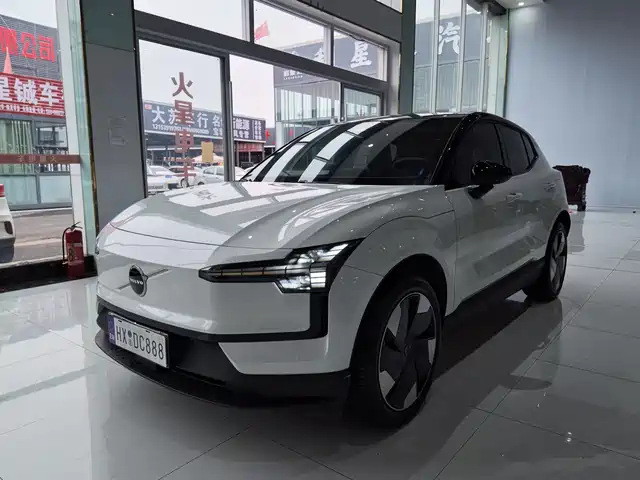 Volvo EX 30 2025 Plus