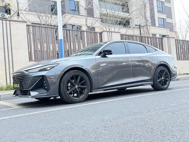 Changan UNI-V 2023 1.5 T Premium