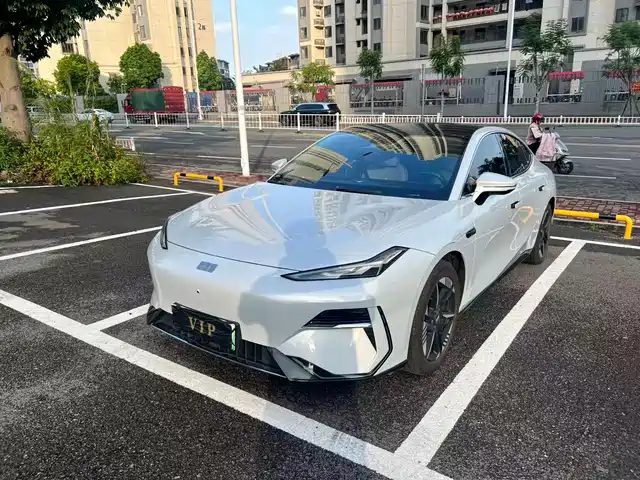 Geely Galaxy E 8 2024 550km