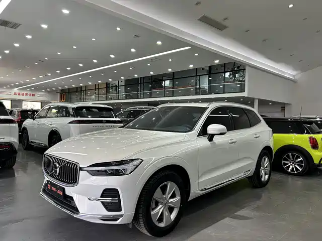 Volvo XC60 2022 B 5 4 WD