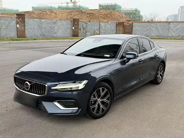 Volvo S60 2023 B 4