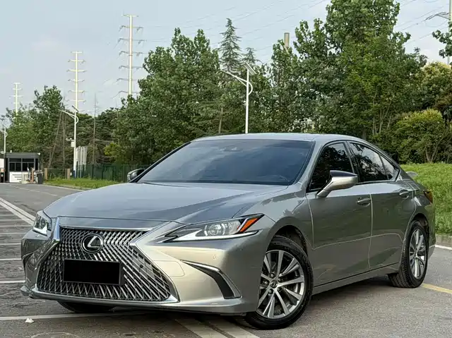 Lexus ES 2020 200
