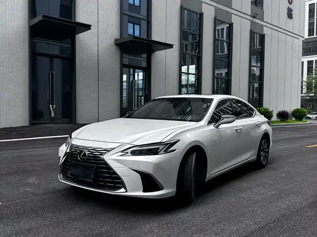 Lexus ES 2025 300h