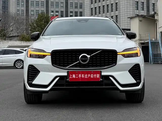 Volvo XC60 2022 B 5 4 WD