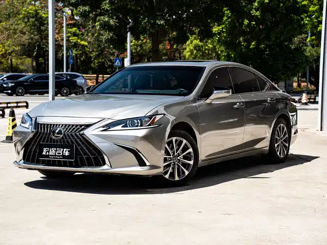 Lexus ES 2022 300h