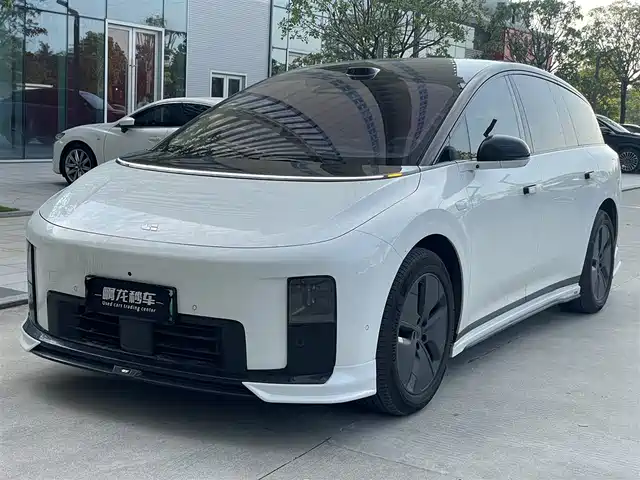Li Auto i 8 2025