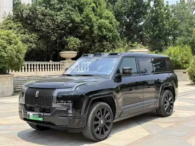 Yangwang U 8 L 2025
