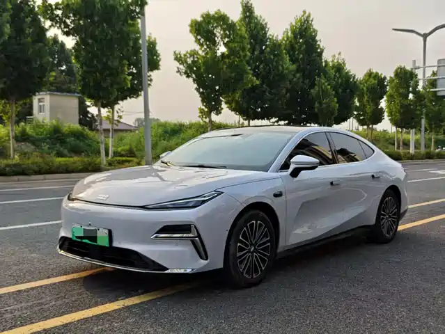 Geely Galaxy 8 2025 130km EM-i